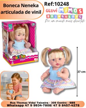 Boneca Neneka articulada de vinil